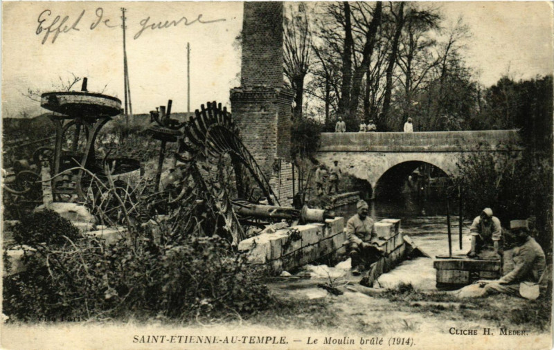 Carte postale ancienne Saint-Etienne au Temple Le Moulin brule