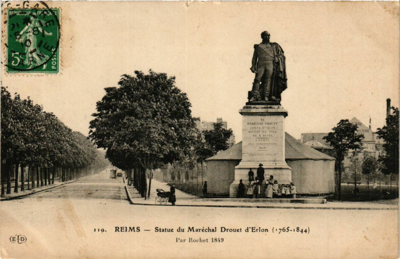 Carte postale ancienne Reims-Statue du Marechal Drouet d'Erlon à Reims