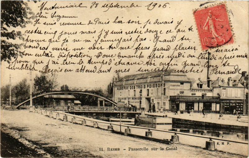 Carte postale ancienne Reims-Passerelle sur le Canal à Reims