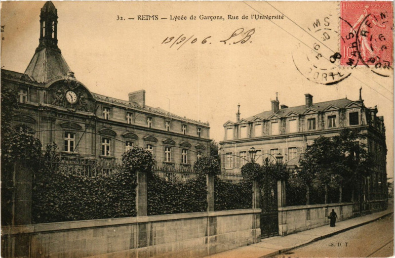 Carte postale ancienne Reims-Lycée de Garcons Rue de l'Universite à Reims