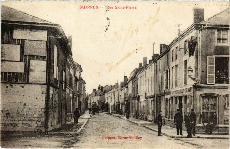 Carte postale ancienne Suippes-Rue Saint-Pierre. Bazar Thilloy à Suippes