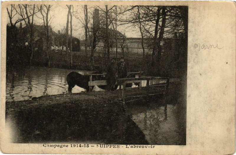 Carte postale ancienne Suippes-L'Abreuvoir à Suippes