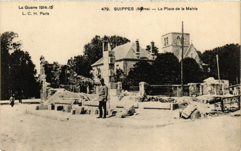 Carte postale ancienne Suippes Marne La Place de la Mairie à Suippes