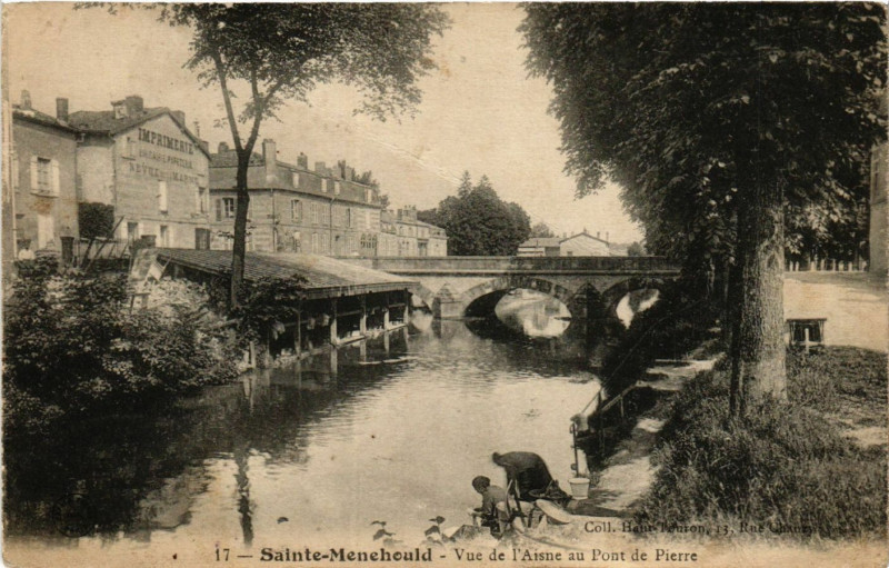 Carte postale ancienne Sainte-Menehould Vue de l'Aisne-au-Pont de Pierre à Sainte-Menehould