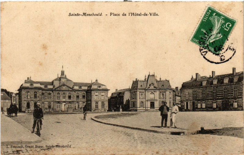 Carte postale ancienne Sainte-Menehould Place de l'Hotel de Ville à Sainte-Menehould