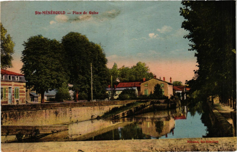 Carte postale ancienne Sainte-Menehould Place de Guise à Sainte-Menehould