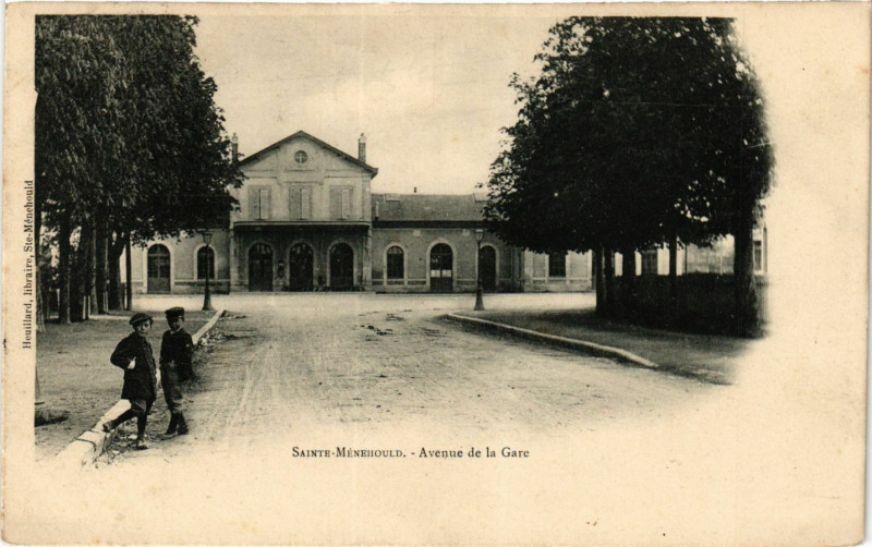 Carte postale ancienne Sainte-Menehould Avenue de la Gare à Sainte-Menehould