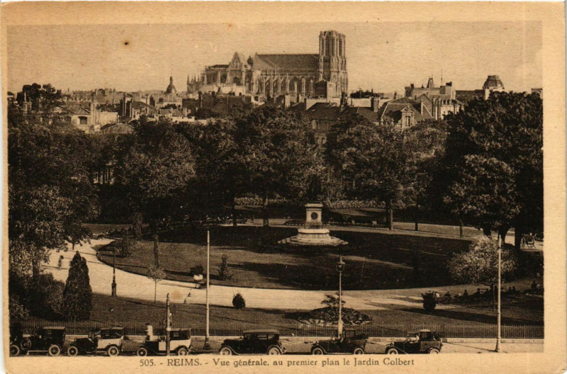 Carte postale ancienne Reims-Vue générale au premier plan-le-JARDin Colbert à Reims