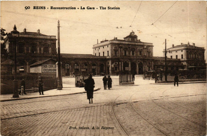 Carte postale ancienne Reims-Reconstruction La Gare à Reims
