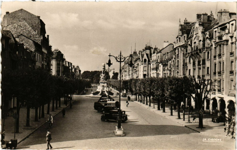 Carte postale ancienne Reims-Place Drouet d'Erlon à Reims