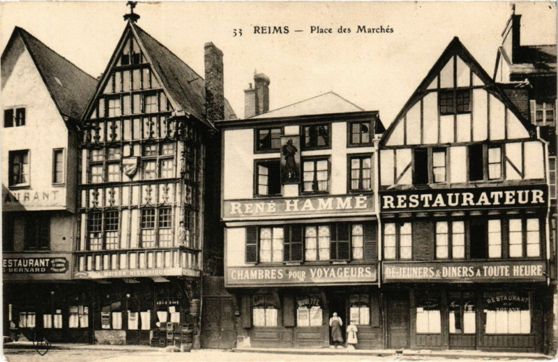 Carte postale ancienne Reims-Place des Marches à Reims