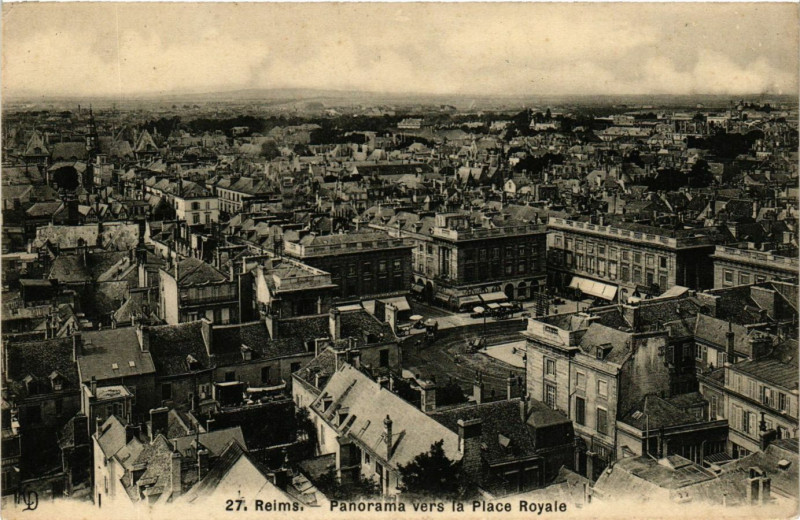 Carte postale ancienne Reims-Panorama vers la Place Royale à Reims