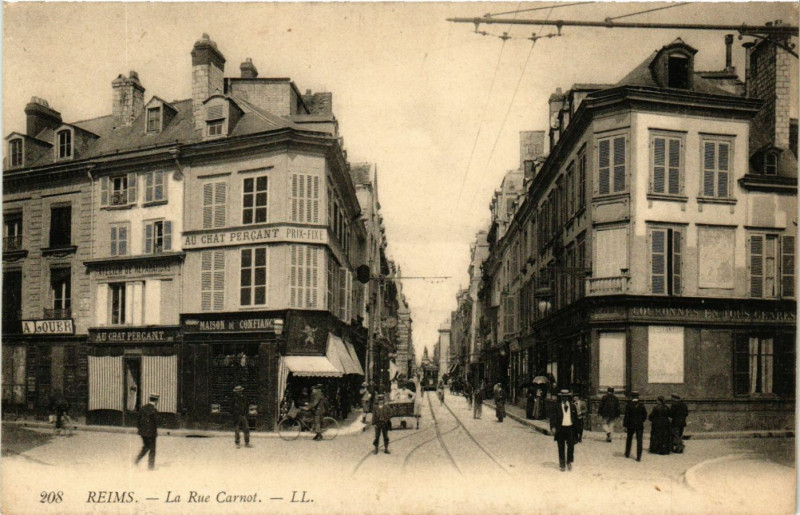Carte postale ancienne Reims-La Rue Carnot à Reims