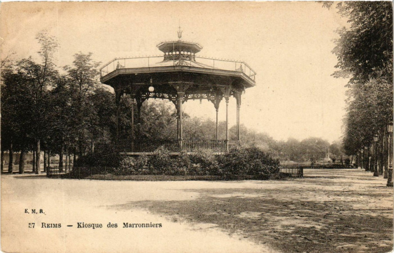 Carte postale ancienne Reims-Kiosque des Marronniers à Reims