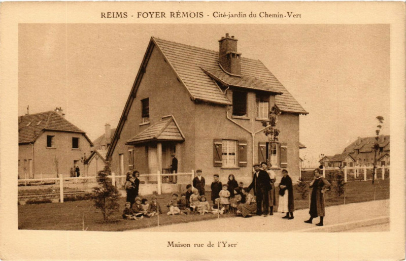 Carte postale ancienne Reims-Foyer Remois Maison rue de l'Yser à Reims