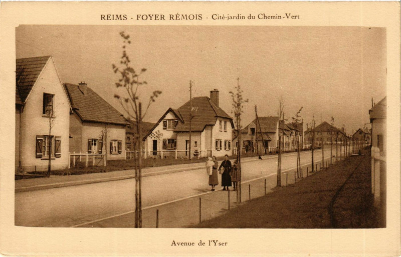 Carte postale ancienne Reims-Foyer Remois Avenue de l'Yser à Reims
