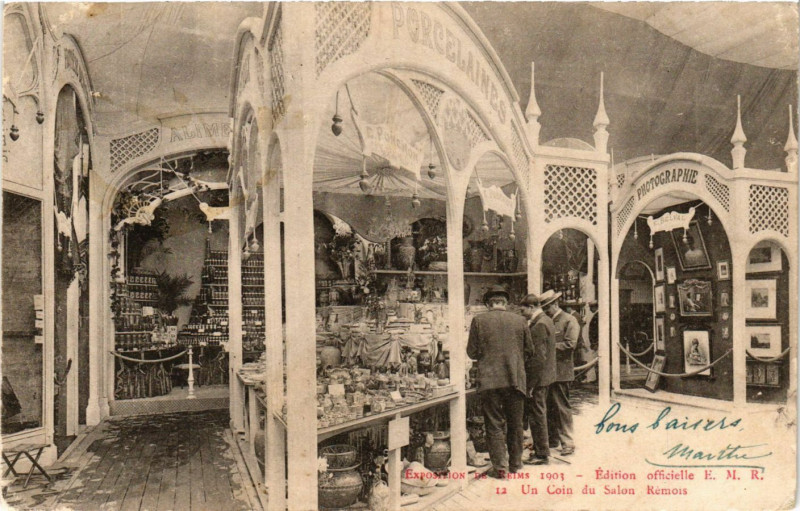 Carte postale ancienne Reims-Edition officielle E.M.R. Un Coin du Salon Remois à Reims