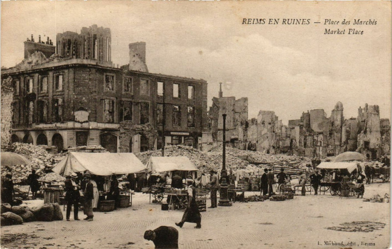 Carte postale ancienne Reims en Ruines-Place des Marches à Reims