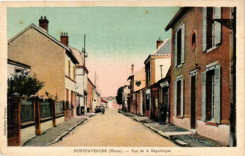 Carte postale ancienne Pontfaverger-Rue de la Republique