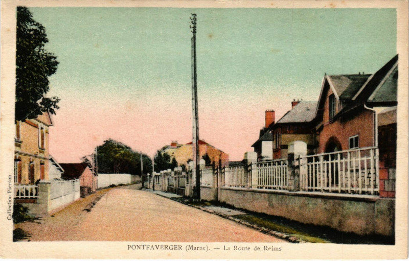 Carte postale ancienne Pontfaverger-La Route de Reims à Reims