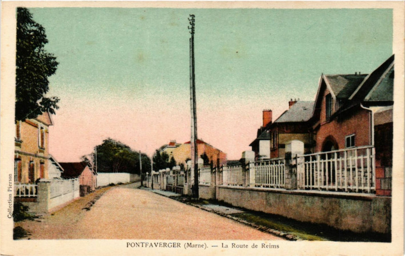 Carte postale ancienne Pontfaverger-La Route de Reims à Reims