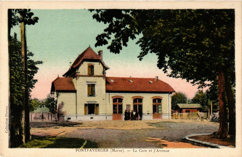 Carte postale ancienne Pontfaverger-La Gare et l'Avenue