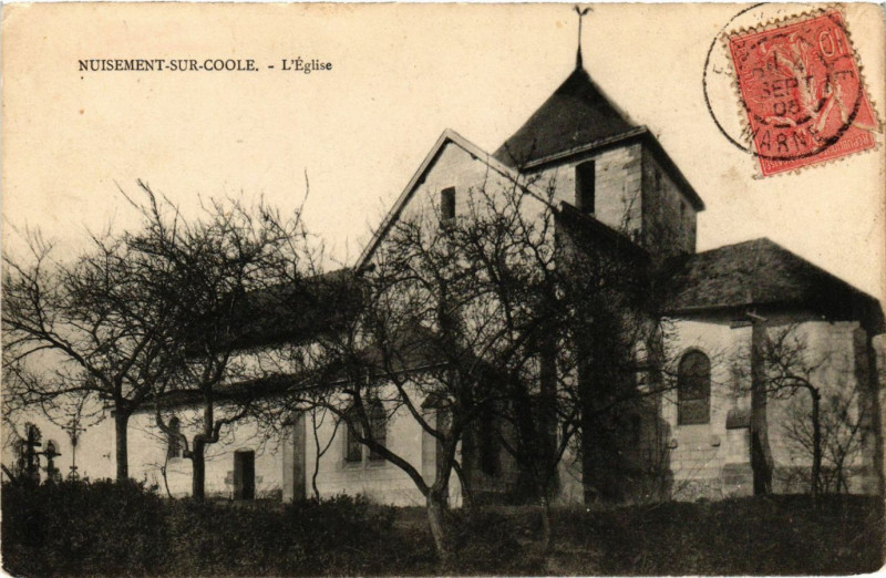 Carte postale ancienne Nuisement sur Coole L'Eglise à Coole