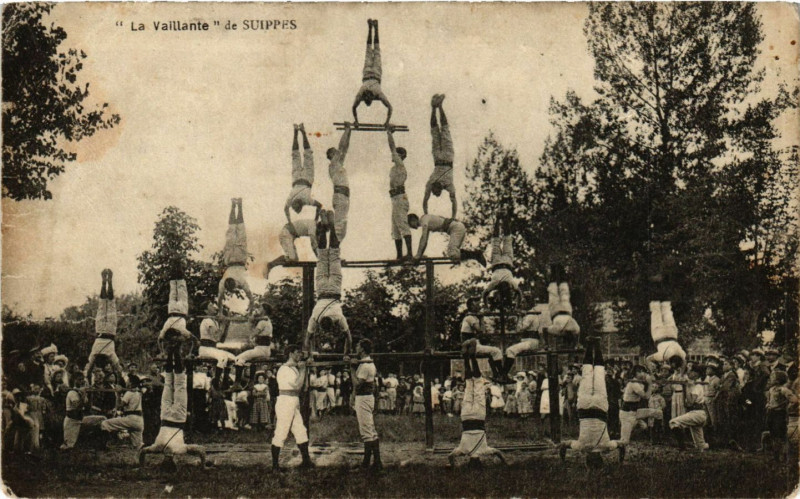 Carte postale ancienne La Vaillante de Suippes à Suippes