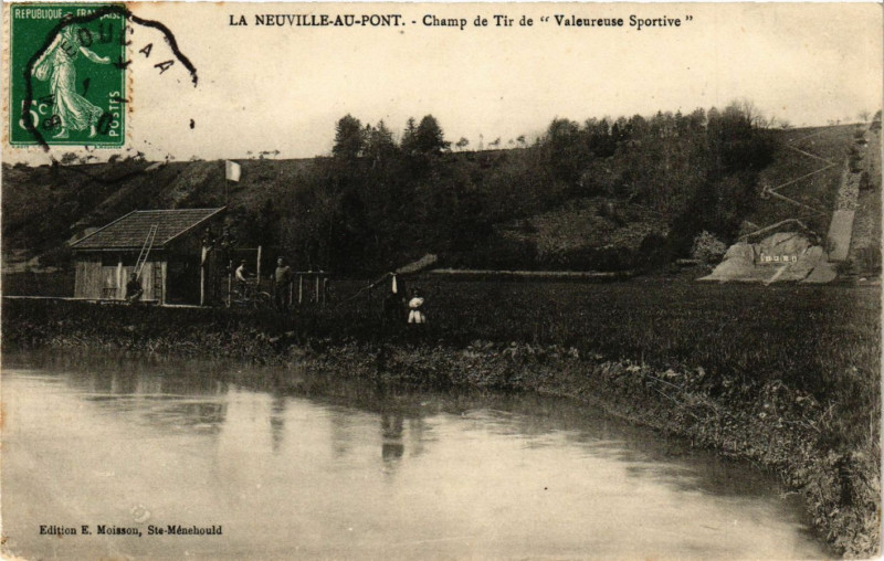 Carte postale ancienne La Neuville-au-Pont Champ de Tir de Valeureuse Sportive à La Neuville-au-Pont