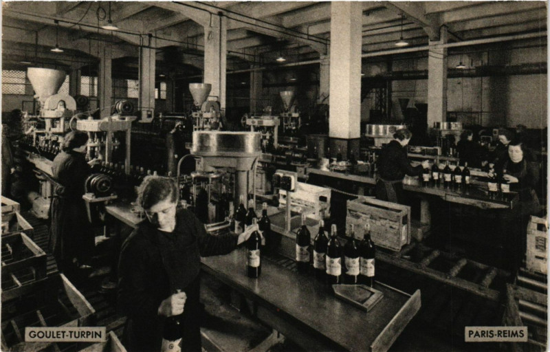 Carte postale ancienne Goulet-Turpin Tireuses a vin