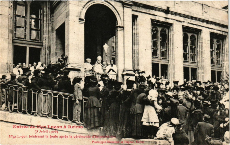 Carte postale ancienne Entrée de Mgr Lucon a Reims à Reims