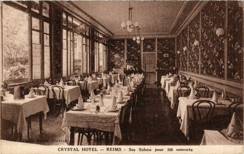 Carte postale ancienne Crystal Hotel Reims. Ses Salons pour 350 couverts à Reims