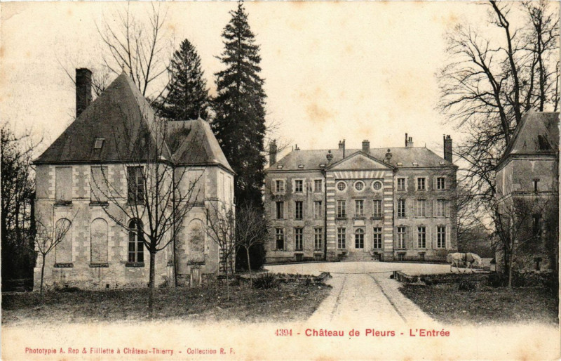 Carte postale ancienne Chateau de Pleurs-L'Entrée à Pleurs
