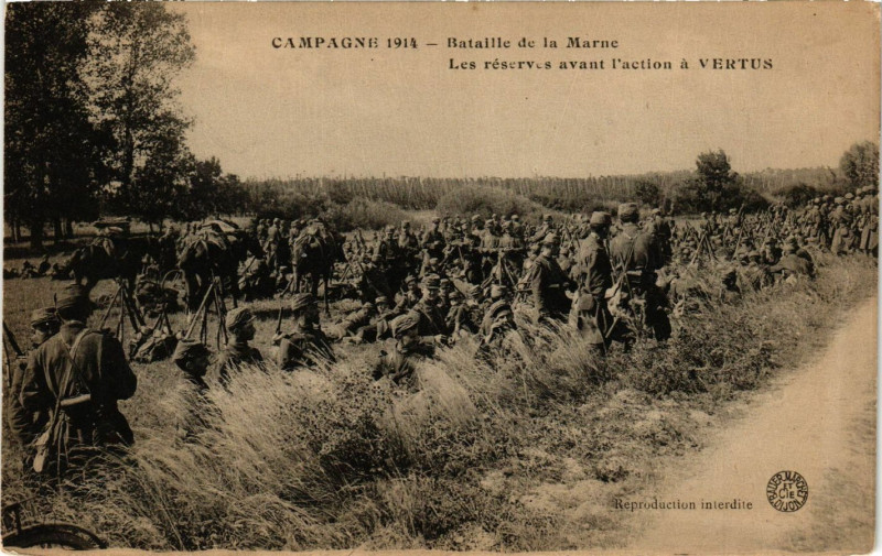 Carte postale ancienne Bataille de la Marne Les reserves avant l'action a Vertus