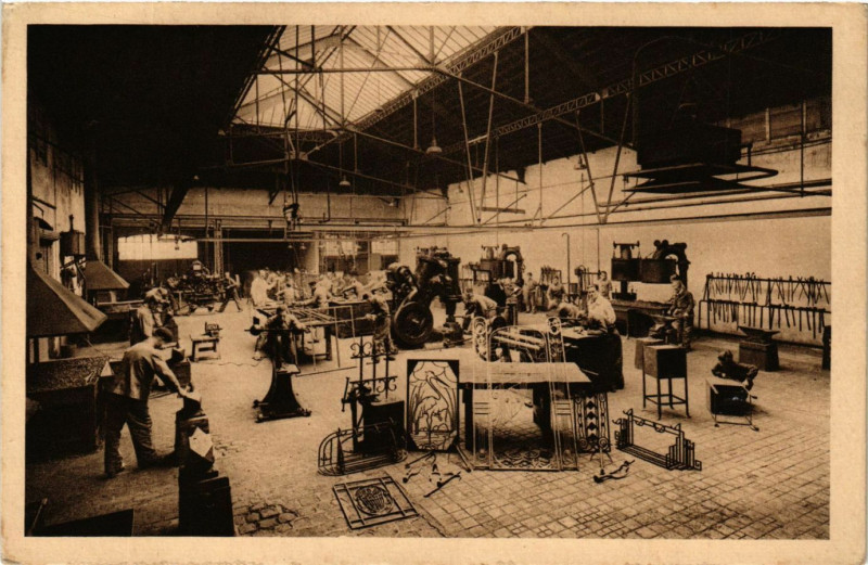 Carte postale ancienne Atelier de Forge de Serrurerie et Ferronnerie