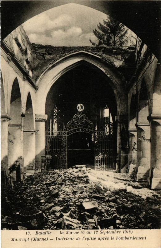 Carte postale ancienne Maurupt - Interieur de L'Eglise