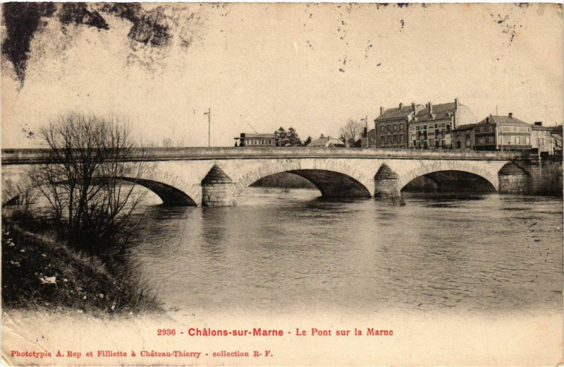 Carte postale ancienne Chalons sur Marne - Le Pont sur la Marne