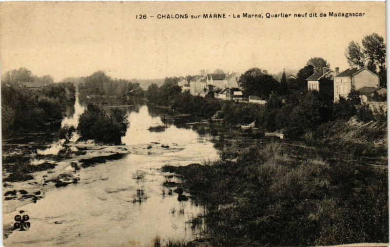 Carte postale ancienne Chalons sur Marne - La Marne