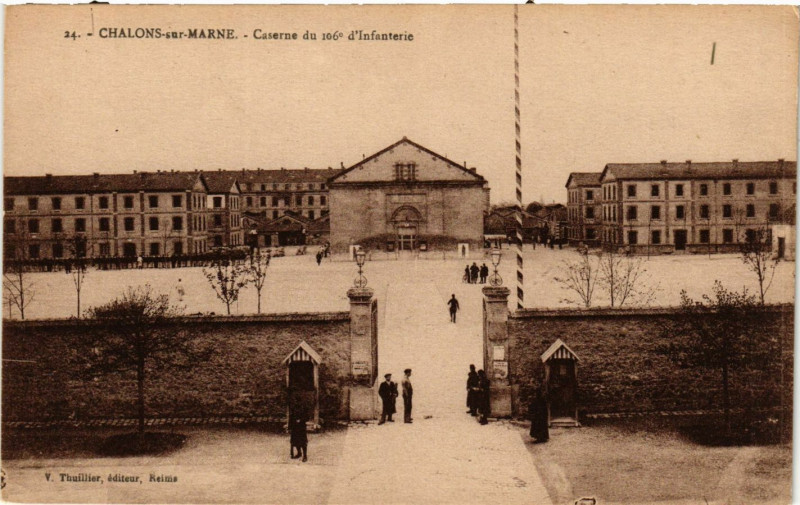 Carte postale ancienne Chalons sur Marne - Caserne du 106 d'Infanterie