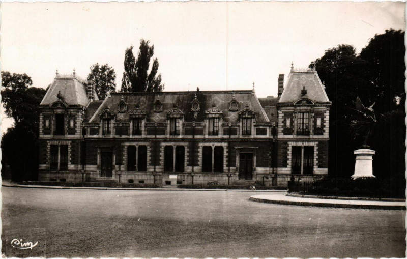 Carte postale ancienne Chalons sur Marne - Caisse d'Epargne à Isse
