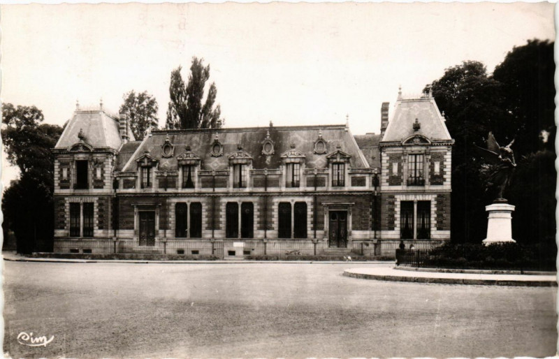 Carte postale ancienne Chalons sur Marne - Caisse d'Epargne à Isse