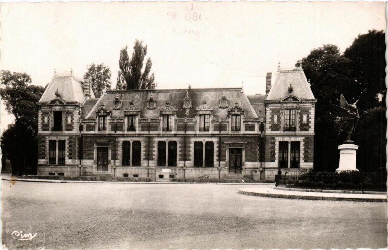 Carte postale ancienne Chalons sur Marne - Caisse d'Epargne à Isse