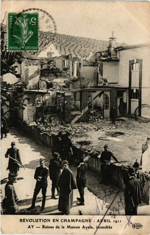 Carte postale ancienne Ay - Ruines de la Maison