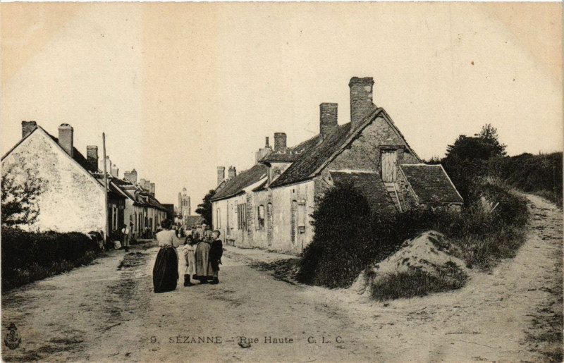 Carte postale ancienne Sezanne-Rue Haute à Sézanne