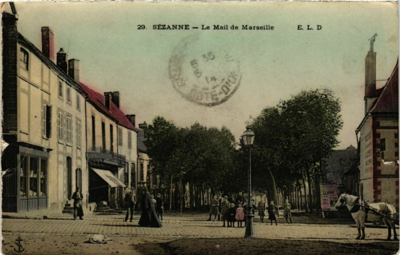 Carte postale ancienne Sezanne-Le Mail de Marseille à Sézanne
