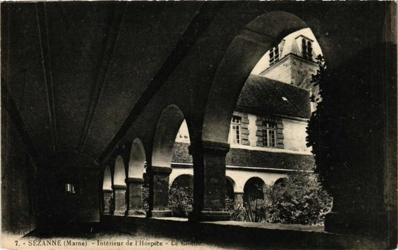 Carte postale ancienne Sezanne-Interieur de l'Hospice Le Cloitre à Sézanne