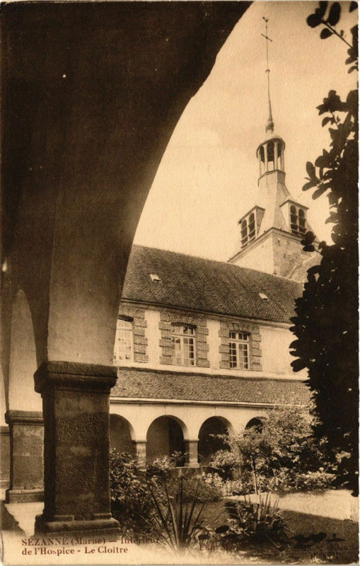 Carte postale ancienne Sezanne-Interieur de l'Hospice Le Cloitre à Sézanne