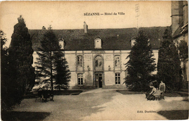 Carte postale ancienne Sezanne-Hotel de Ville à Sézanne
