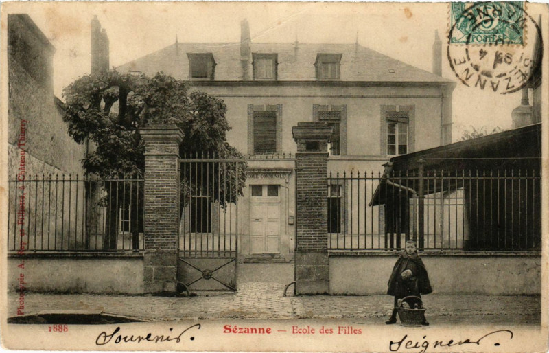 Carte postale ancienne Sezanne-Ecole des Filles à Sézanne