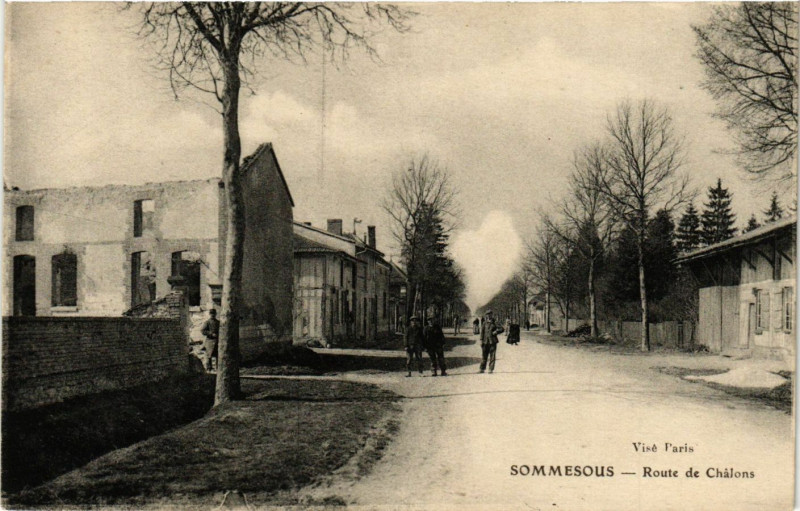 Carte postale ancienne Sommesous-Route de Chalons à Sommesous